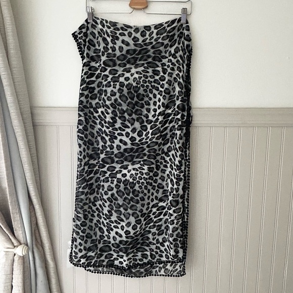Echo Accessories - ⭐️ NEW Echo Leopard Animal Print Scarf in Black and Gray Lightweight
